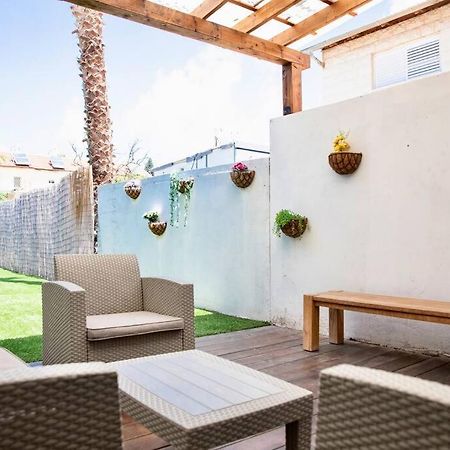 Homey Apartment Near The Beach 하데라 외부 사진