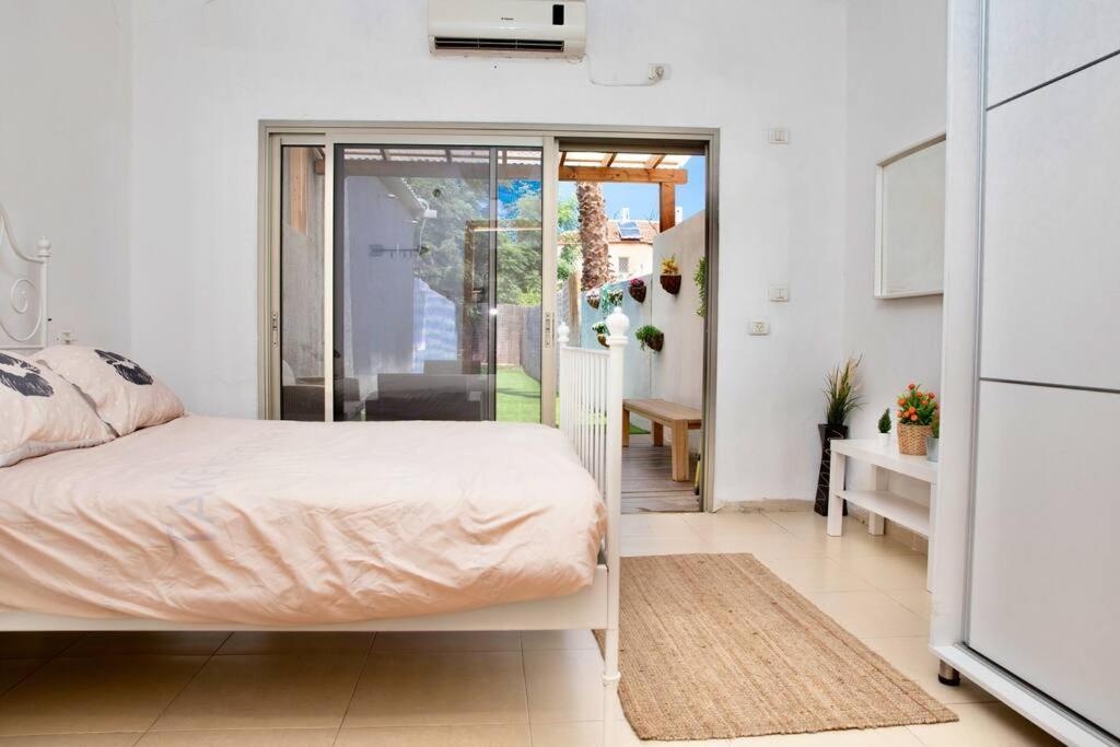 Homey Apartment Near The Beach 하데라 외부 사진