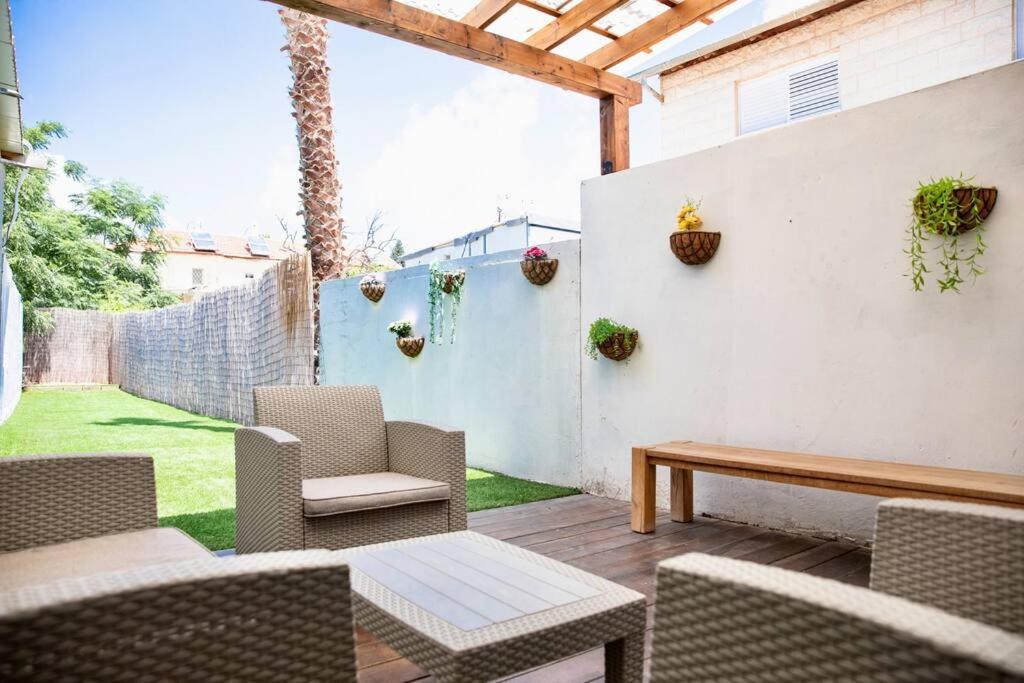 Homey Apartment Near The Beach 하데라 외부 사진