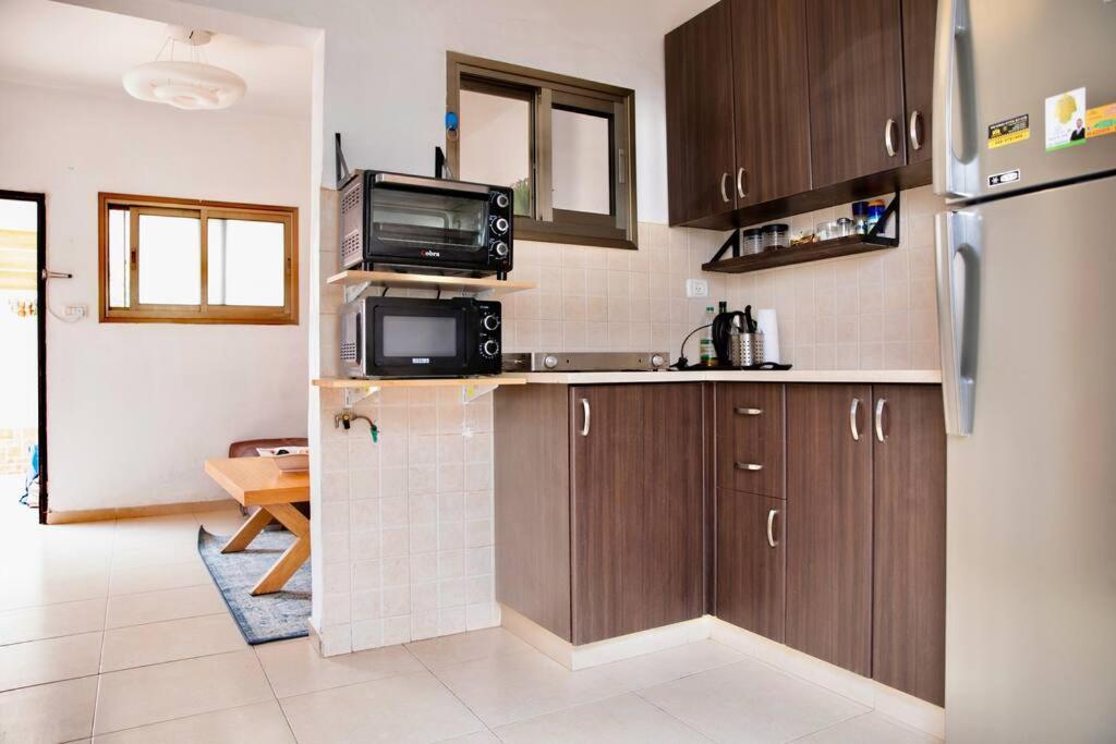 Homey Apartment Near The Beach 하데라 외부 사진