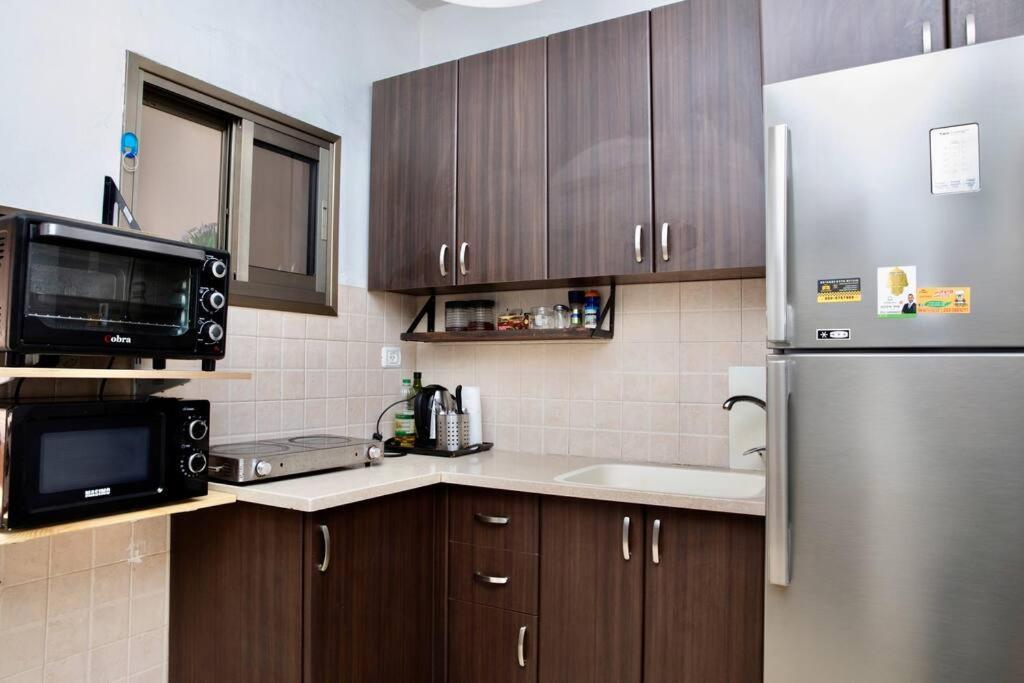 Homey Apartment Near The Beach 하데라 외부 사진