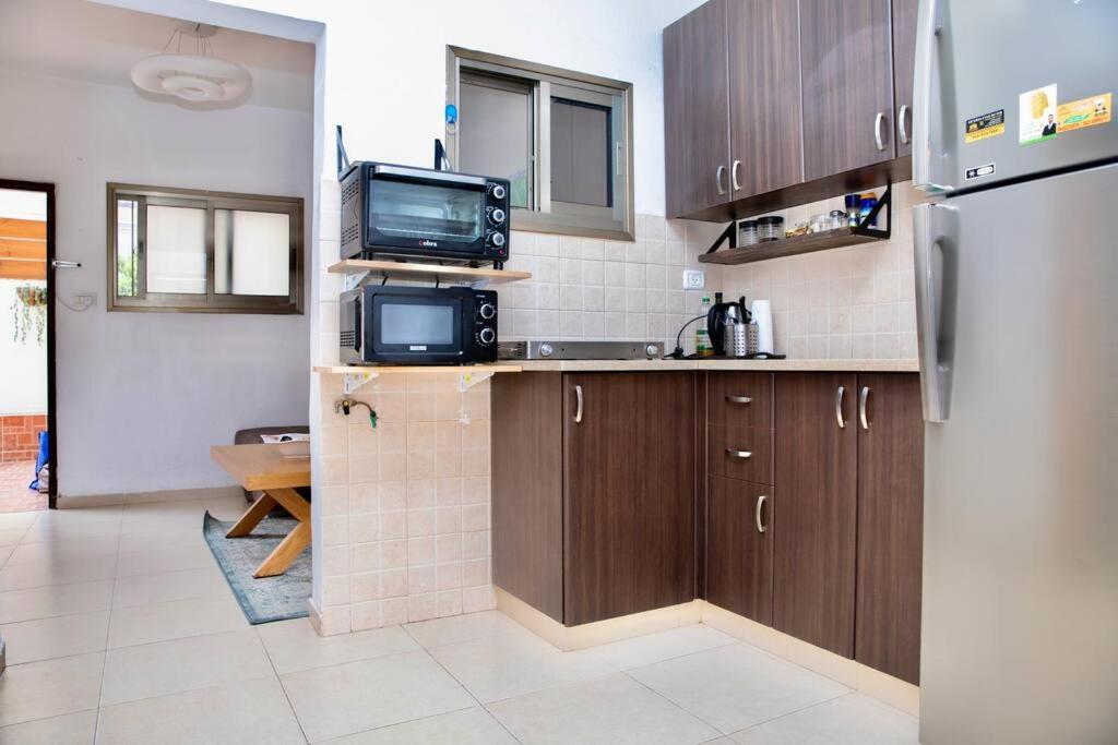 Homey Apartment Near The Beach 하데라 외부 사진